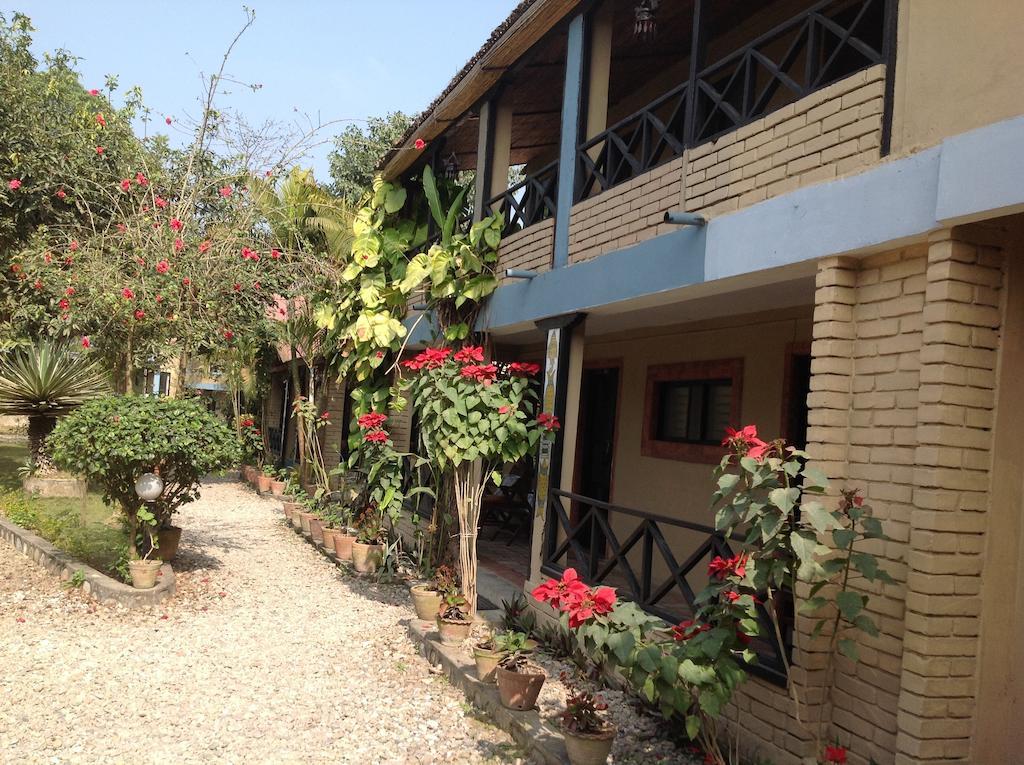 Chitwan Tiger Camp Otel Sauraha Dış mekan fotoğraf