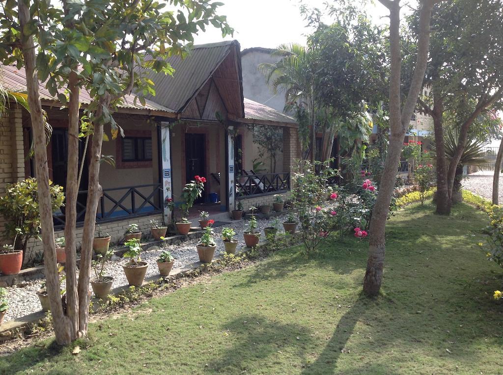 Chitwan Tiger Camp Otel Sauraha Dış mekan fotoğraf