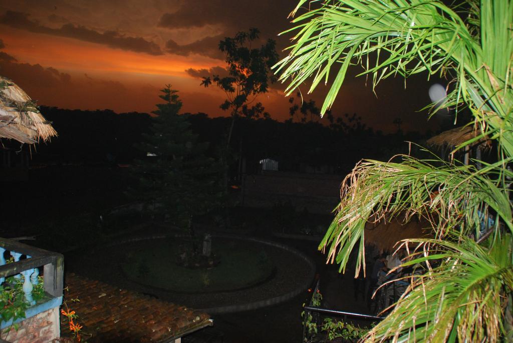 Chitwan Tiger Camp Otel Sauraha Dış mekan fotoğraf