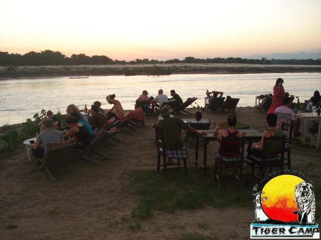 Chitwan Tiger Camp Otel Sauraha Dış mekan fotoğraf